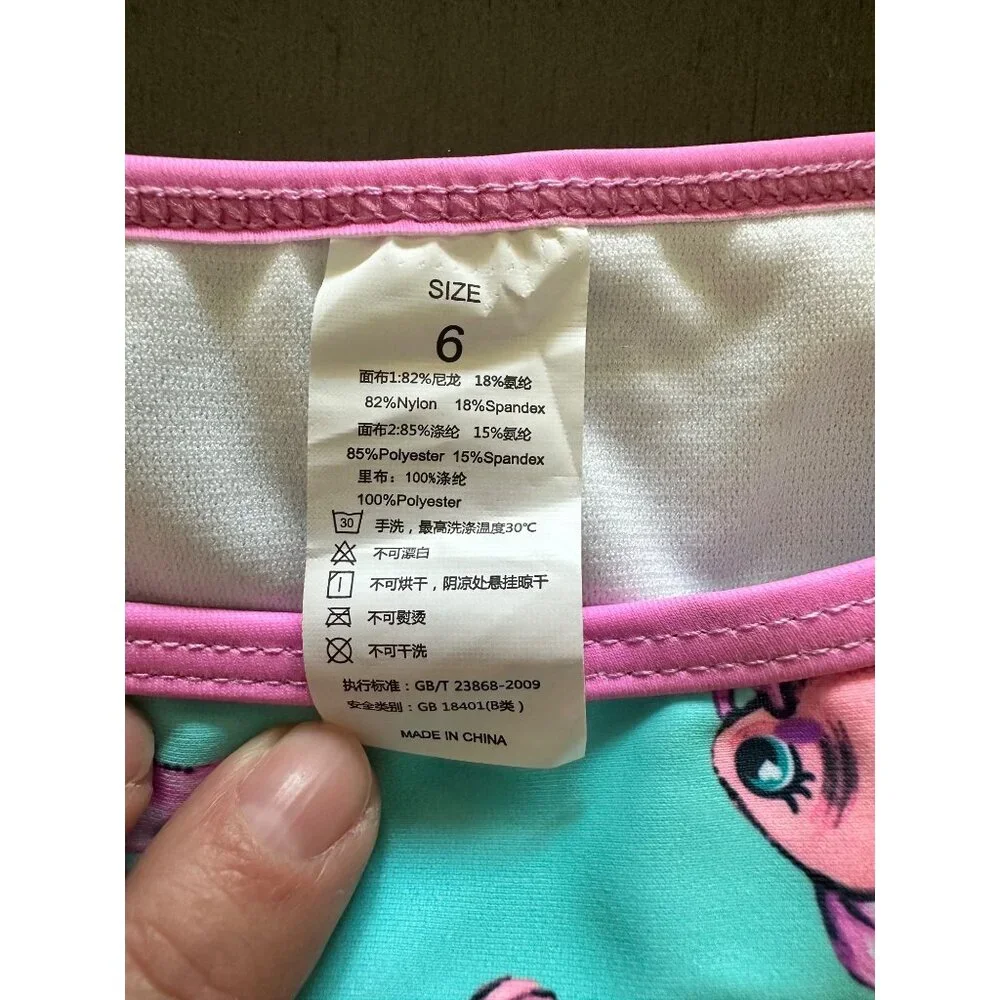 New w/o tags: Girls 2 piece rash‎ guard swimsuit size 6